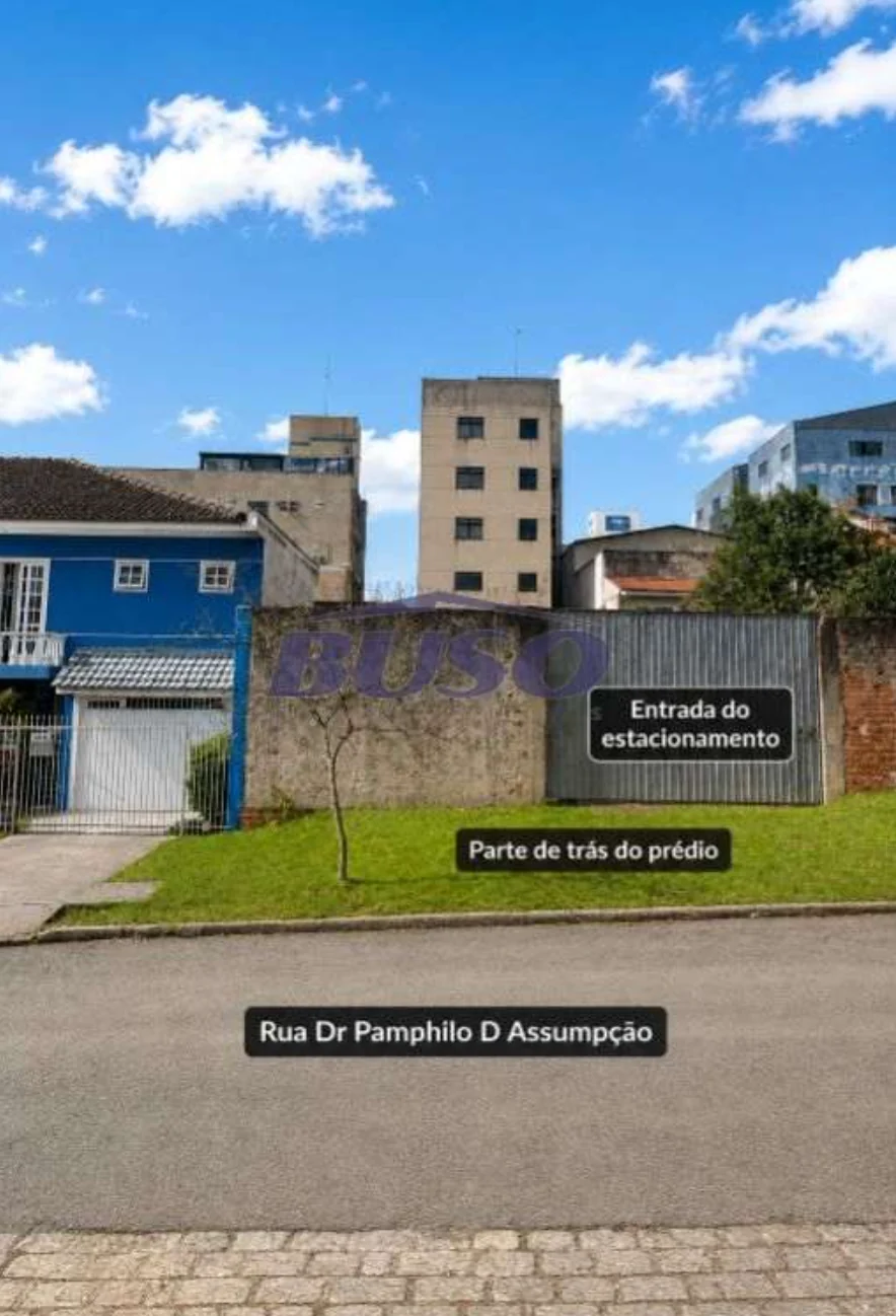 Estacionamento e acesso pela Rua Dr. Pamphilo D'Assumpção, na parte de trás do prédio